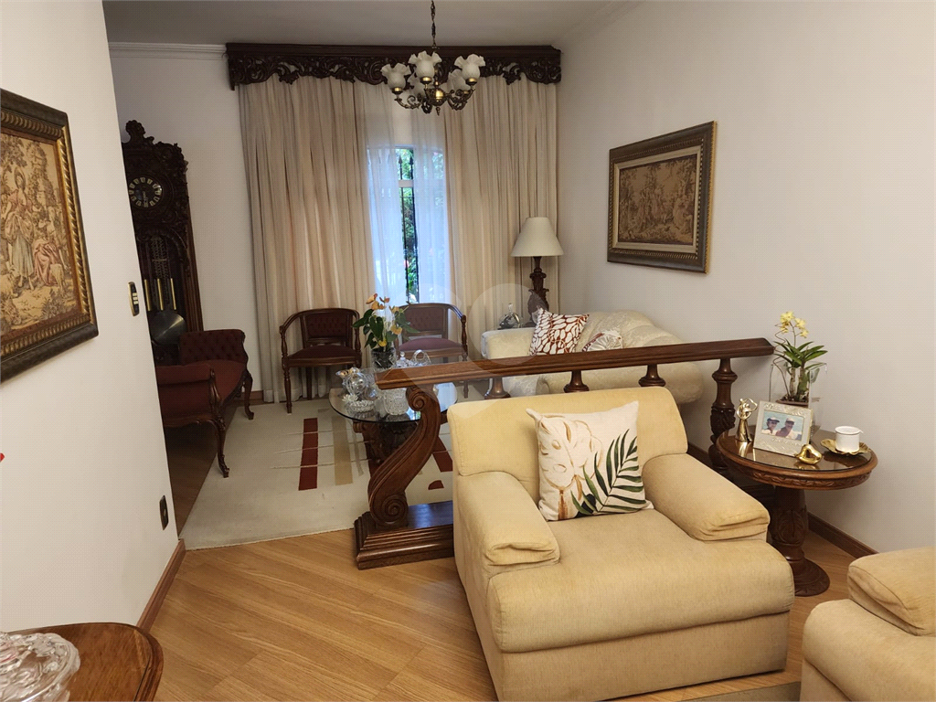 Vende Excelente Casa Térrea Jardim São Paulo ZN 3 quartos 2 suítes 5 vagas área gourmet. 