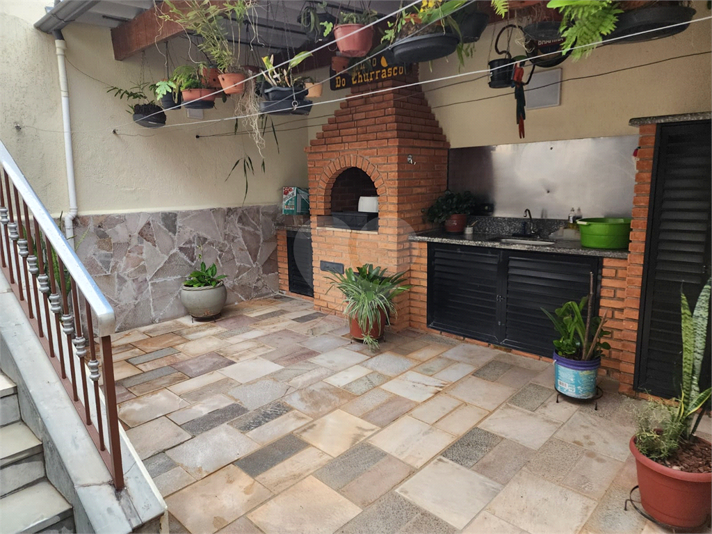 Vende Excelente Casa Térrea Jardim São Paulo ZN 3 quartos 2 suítes 5 vagas área gourmet. 