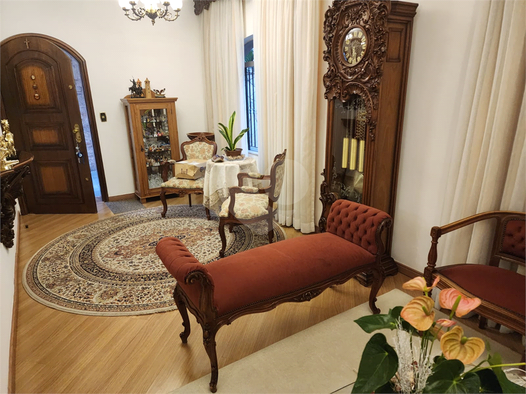 Vende Excelente Casa Térrea Jardim São Paulo ZN 3 quartos 2 suítes 5 vagas área gourmet. 
