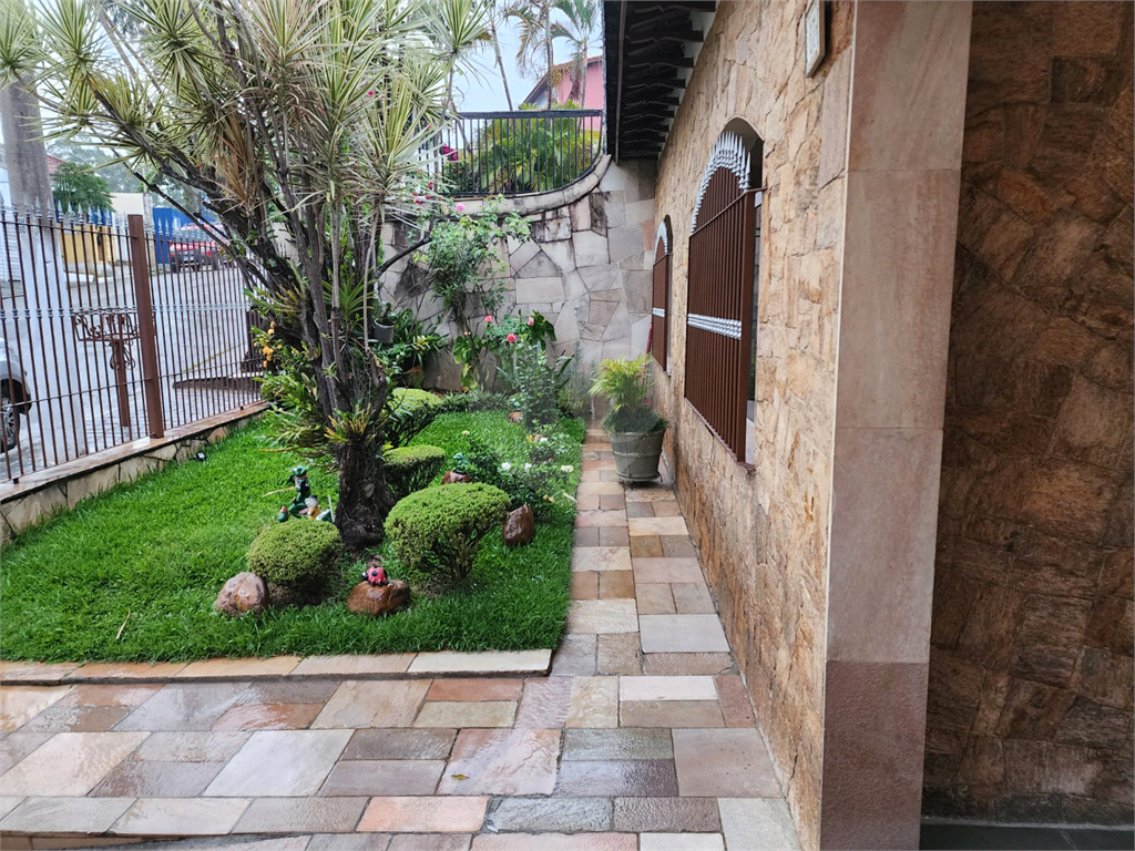 Vende Excelente Casa Térrea Jardim São Paulo ZN 3 quartos 2 suítes 5 vagas área gourmet. 