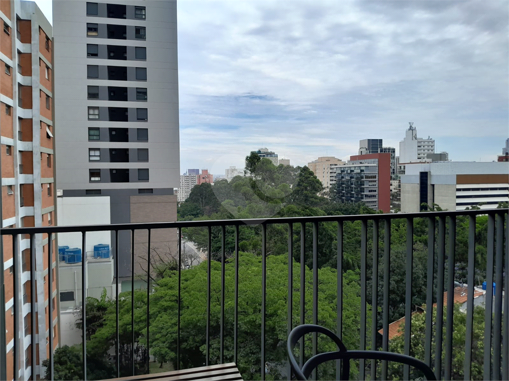 APARTAMENTO em PINHEIROS