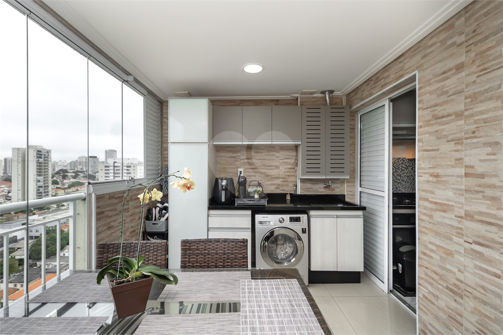 Apartamento- Saúde - 2 Dormitórios - 1 Suíte - 2 Banheiros - 1 Vaga - Venda