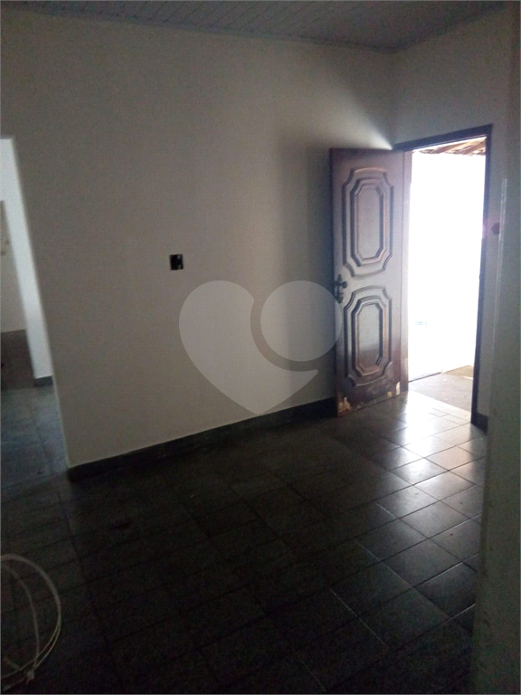 Casa à venda com 2 quartos, 64m² - Foto 1