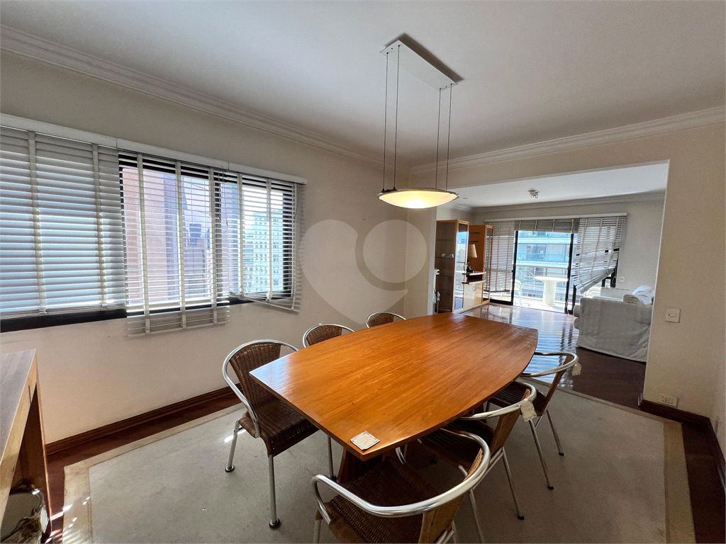 APARTAMENTO em JARDIM EUROPA