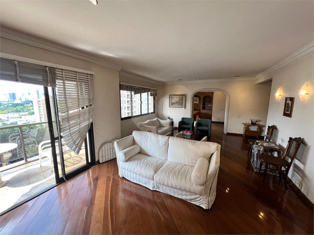 APARTAMENTO em JARDIM EUROPA