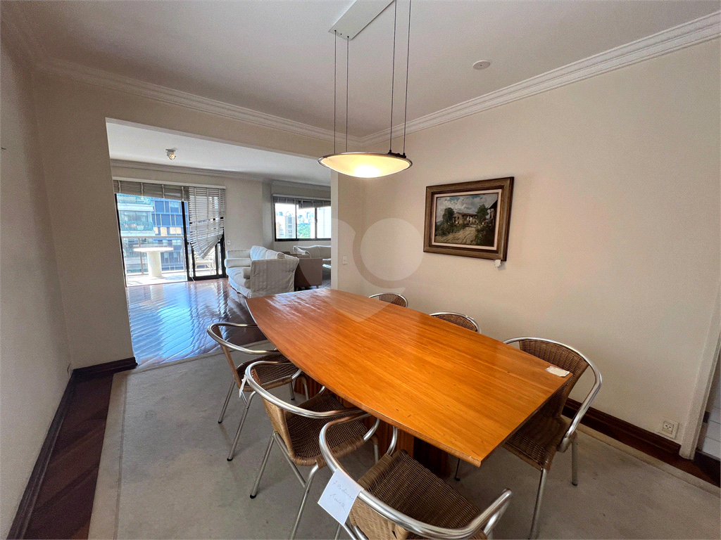 APARTAMENTO em JARDIM EUROPA