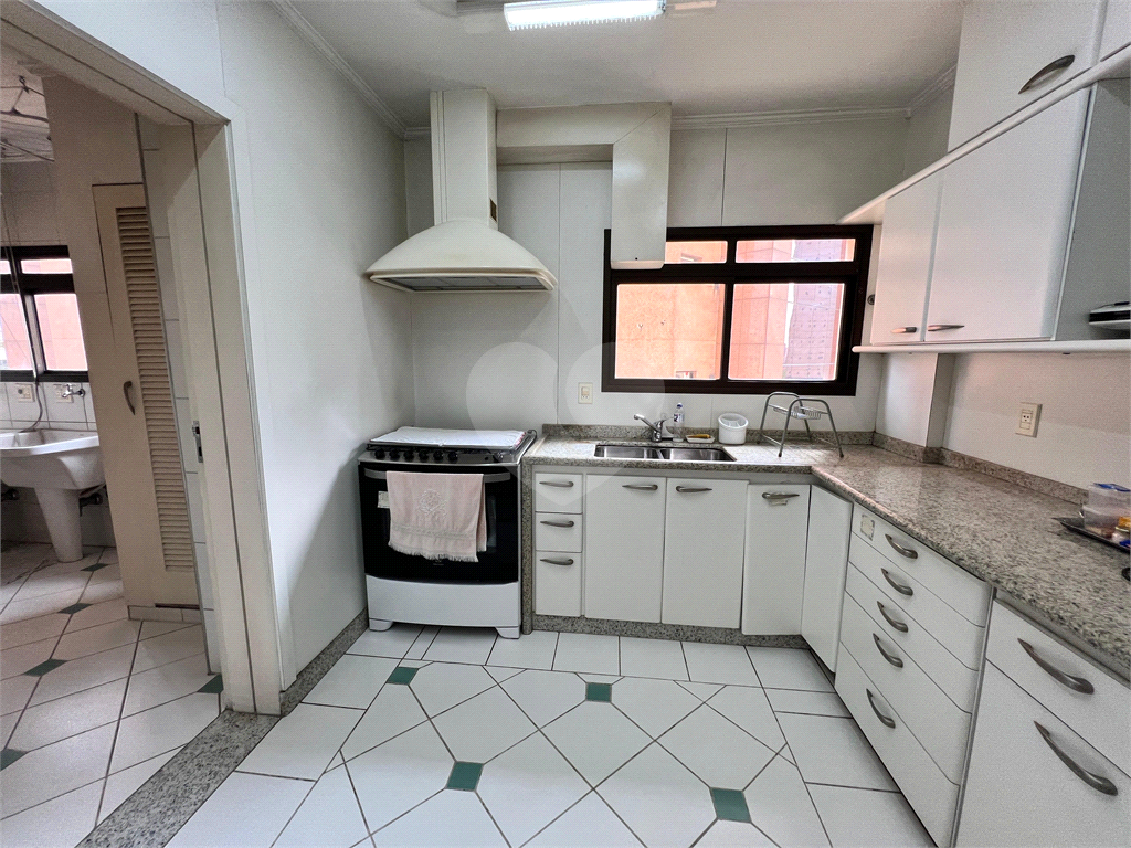 APARTAMENTO em JARDIM EUROPA
