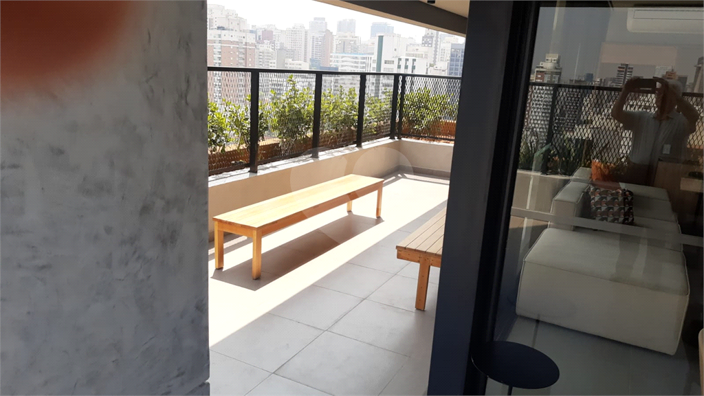 Apartamento Tipo Studio com 01 Quarto Suíte. Sala com terreço. Em Pinheiros