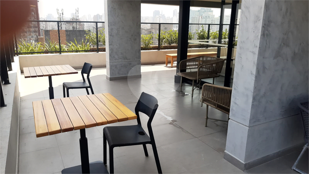 Apartamento Tipo Studio com 01 Quarto Suíte. Sala com terreço. Em Pinheiros