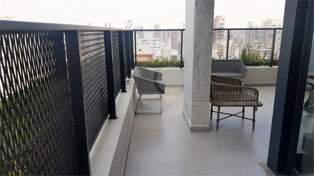 Apartamento Tipo Studio com 01 Quarto Suíte. Sala com terreço. Em Pinheiros