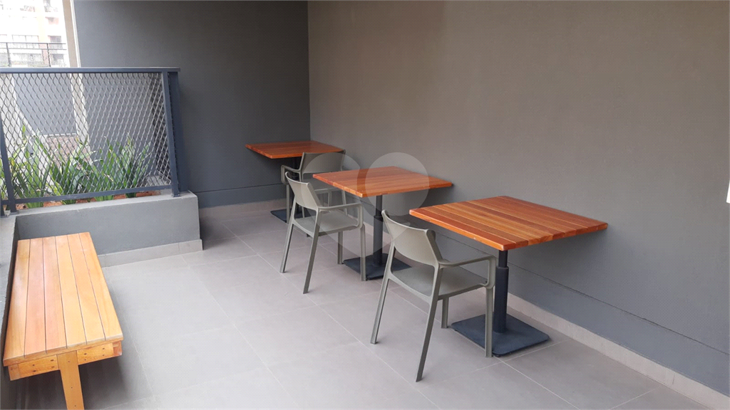 Apartamento Tipo Studio com 01 Quarto Suíte. Sala com terreço. Em Pinheiros
