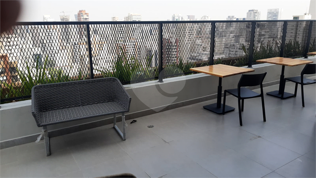 Apartamento Tipo Studio com 01 Quarto Suíte. Sala com terreço. Em Pinheiros