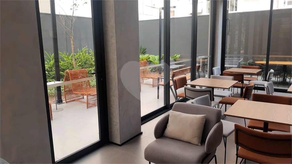 Apartamento Tipo Studio com 01 Quarto Suíte. Sala com terreço. Em Pinheiros