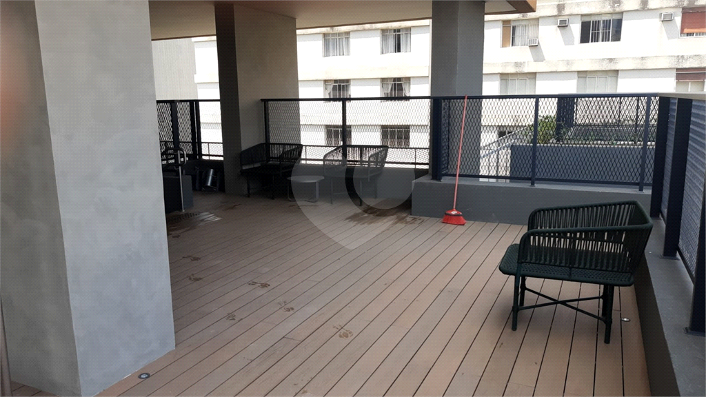 Apartamento Tipo Studio com 01 Quarto Suíte. Sala com terreço. Em Pinheiros
