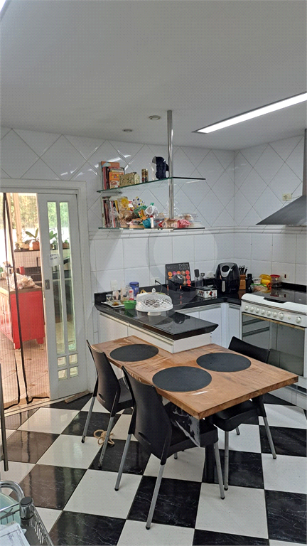 Cada de condominio  4 dorm 