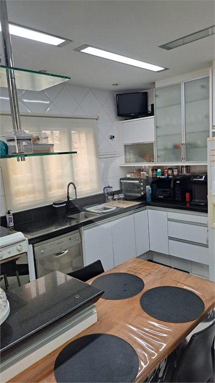 Cada de condominio  4 dorm 