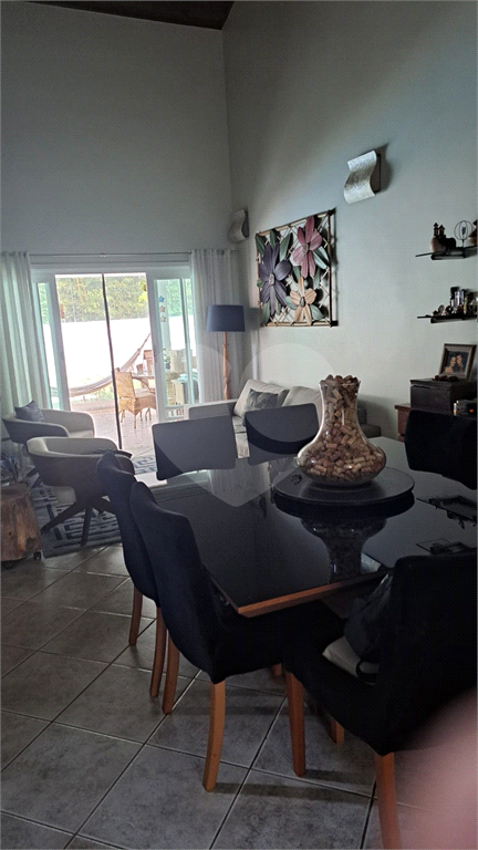 Cada de condominio  4 dorm 