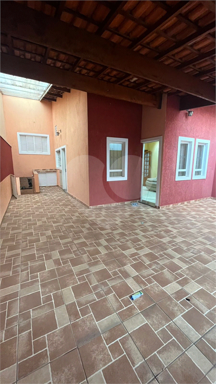 Casa à venda com 3 quartos, 116m² - Foto 1