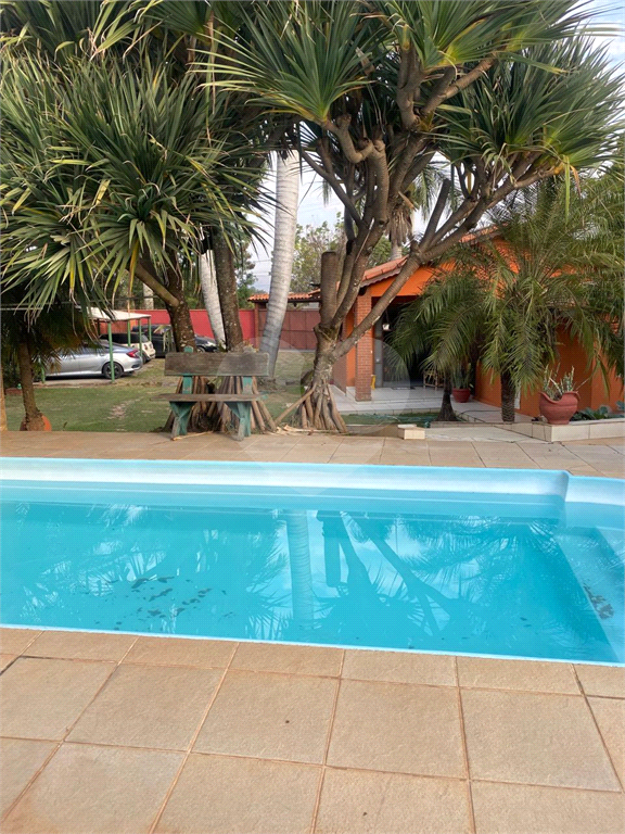 Chácara à venda com 3 quartos, 292m² - Foto 1
