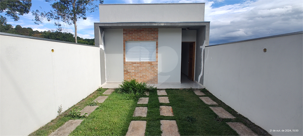 Casa à venda com 2 quartos, 74m² - Foto 1