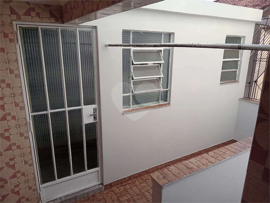 Sobrado à venda na Vila Maria com 2 dormitórios e garagem para 2 carros.