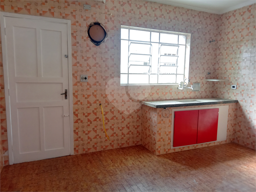 Sobrado à venda na Vila Maria com 2 dormitórios e garagem para 2 carros.