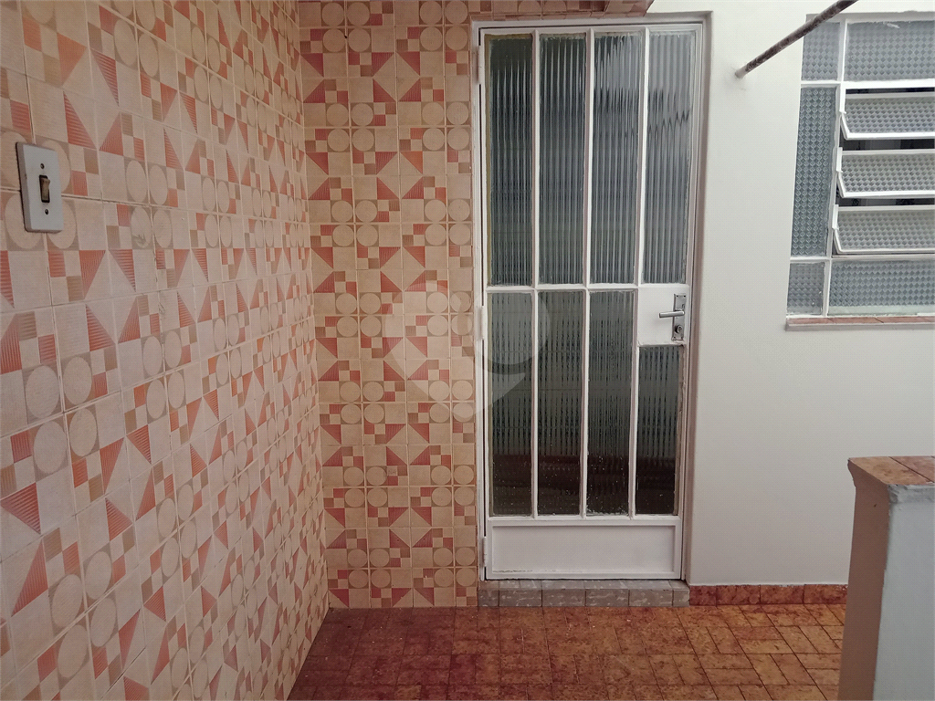Sobrado à venda na Vila Maria com 2 dormitórios e garagem para 2 carros.