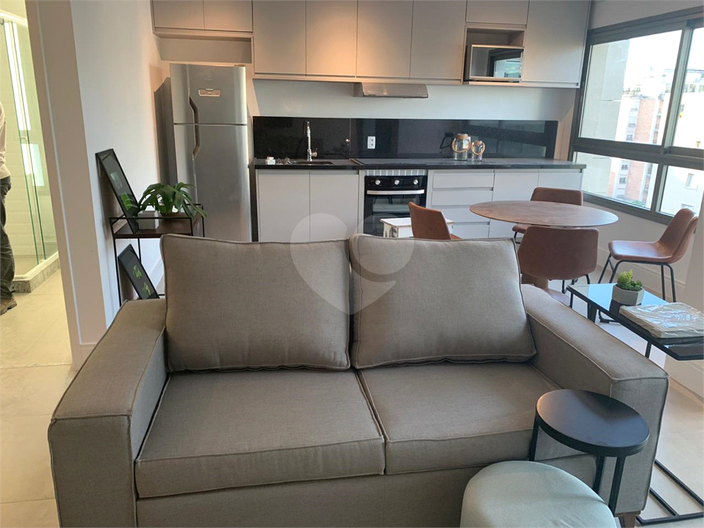 LOCAÇÃO COBERTURA DUPLEX JARDINS RICAMENTE MOBILIADA - 2 VAGAS 