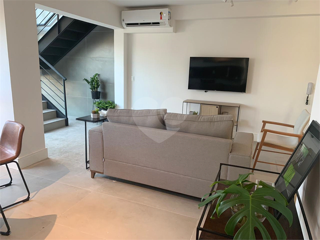 LOCAÇÃO COBERTURA DUPLEX JARDINS RICAMENTE MOBILIADA - 2 VAGAS 