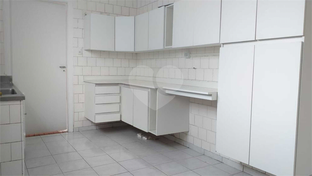 Apartamento à venda com 3 quartos, 181m² - Foto 10