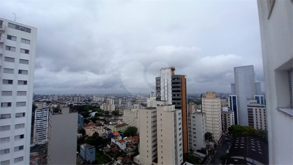 Apartamento com dois quartos, escritório, banheiro, cozinha, área de serviço, 1 vaga em Santana!