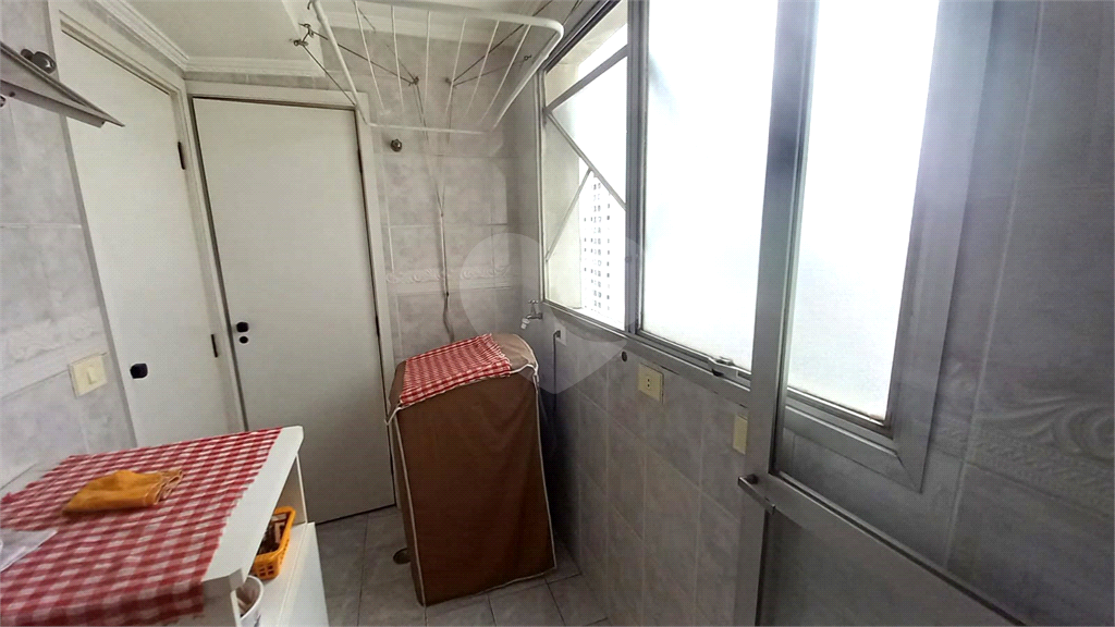 Apartamento com dois quartos, escritório, banheiro, cozinha, área de serviço, 1 vaga em Santana!