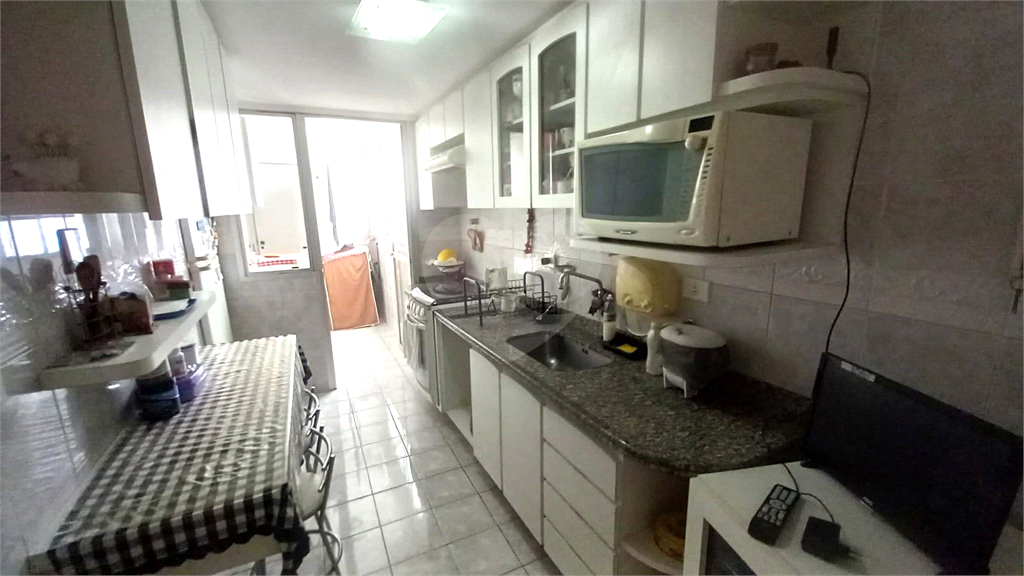 Apartamento com dois quartos, escritório, banheiro, cozinha, área de serviço, 1 vaga em Santana!