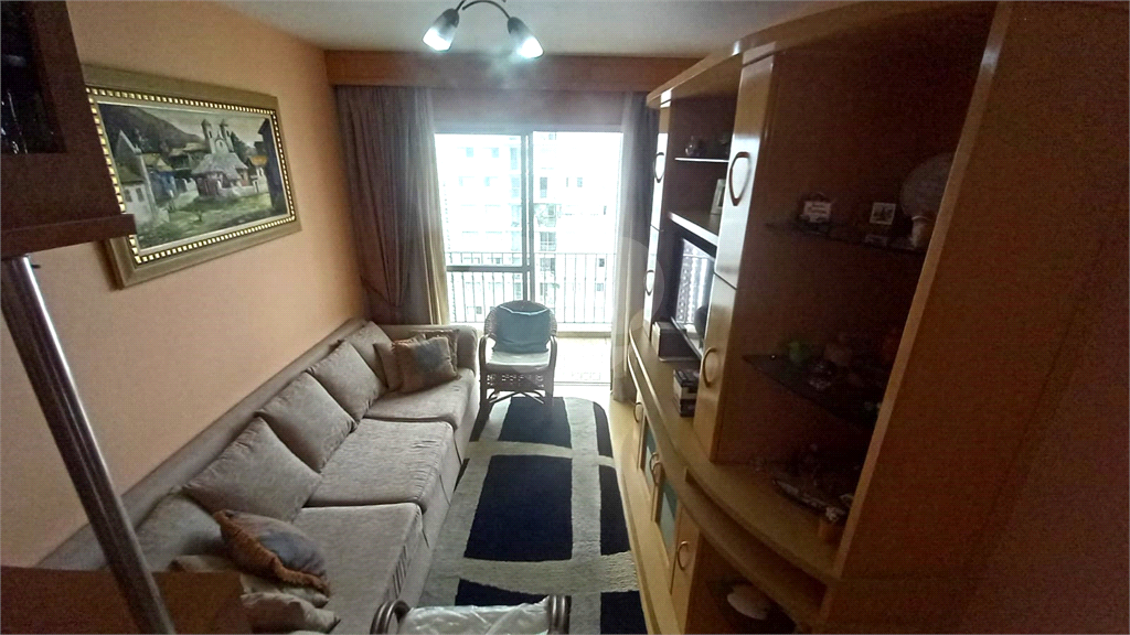 Apartamento com dois quartos, escritório, banheiro, cozinha, área de serviço, 1 vaga em Santana!