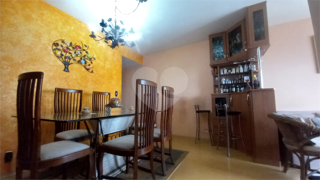 Apartamento com dois quartos, escritório, banheiro, cozinha, área de serviço, 1 vaga em Santana!