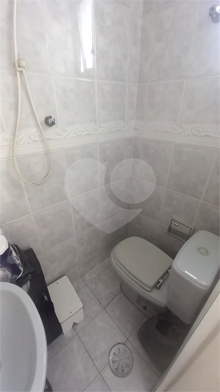 Apartamento com dois quartos, escritório, banheiro, cozinha, área de serviço, 1 vaga em Santana!