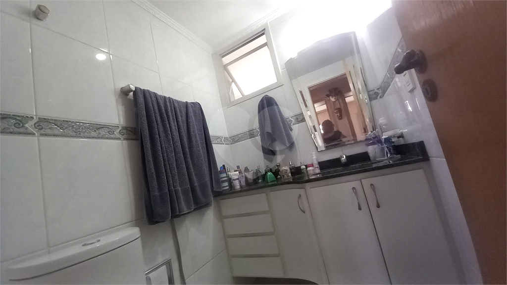 Apartamento com dois quartos, escritório, banheiro, cozinha, área de serviço, 1 vaga em Santana!