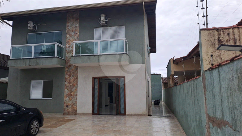 Sobrado à venda com 4 quartos, 190m² - Foto 1