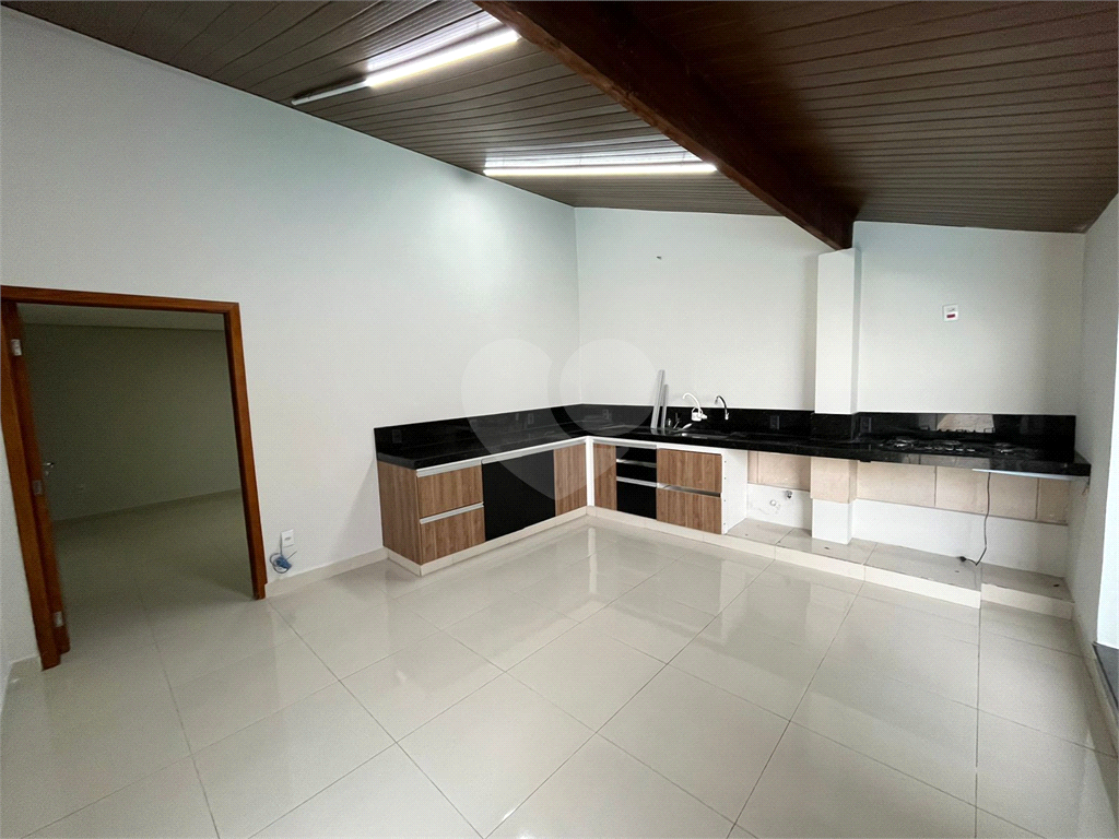 Casa à venda com 2 quartos, 220m² - Foto 2