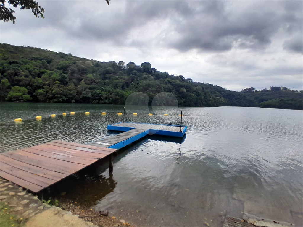 Casa de Condomínio à venda e aluguel com 3 quartos, 300m² - Foto 17