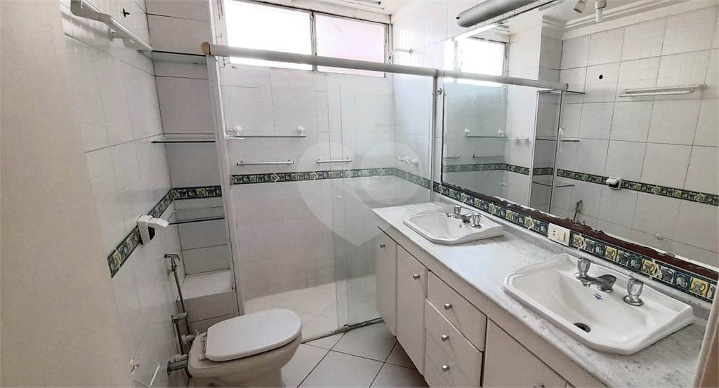 Apartamento nos jardins com dependências amplas 