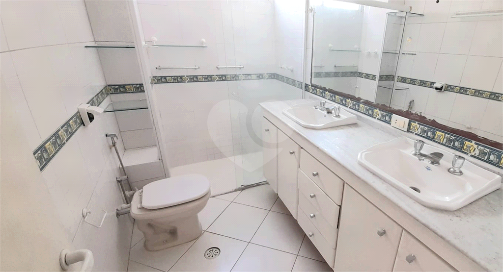 Apartamento nos jardins com dependências amplas 