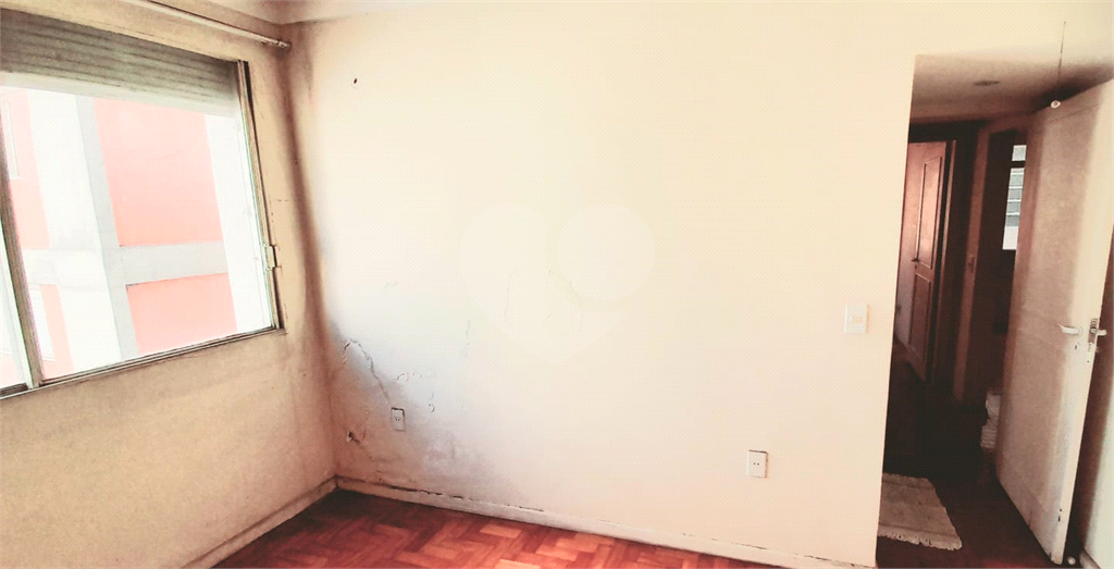 Apartamento nos jardins com dependências amplas 
