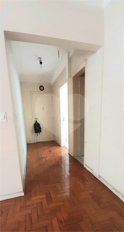 Apartamento nos jardins com dependências amplas 