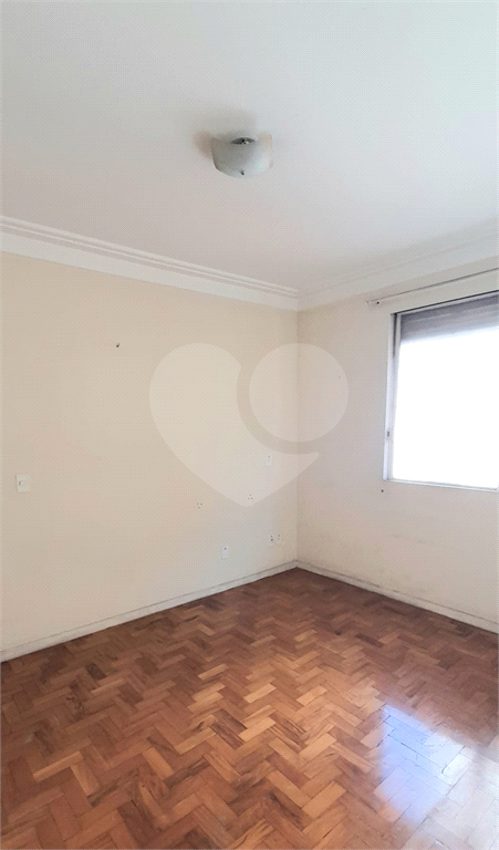 Apartamento nos jardins com dependências amplas 