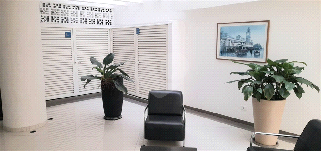 Apartamento nos jardins com dependências amplas 