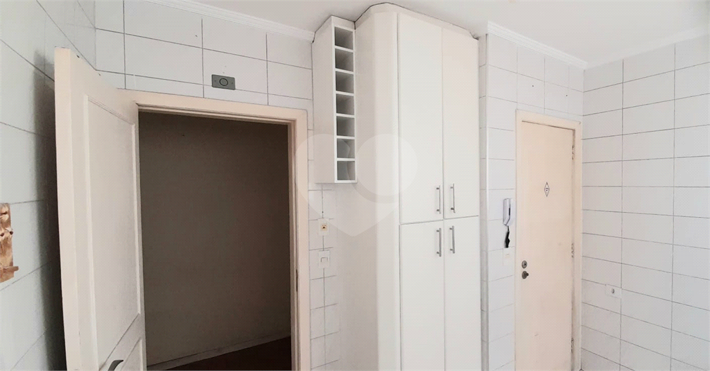 Apartamento nos jardins com dependências amplas 