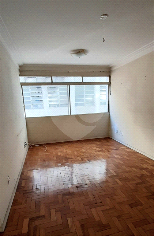Apartamento nos jardins com dependências amplas 