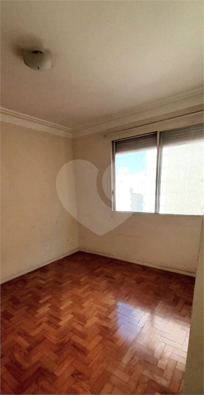 Apartamento nos jardins com dependências amplas 