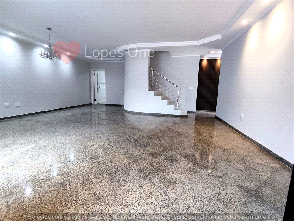 Casa em condominio fechado á 15 minutos do metrô, região com clima de Serra